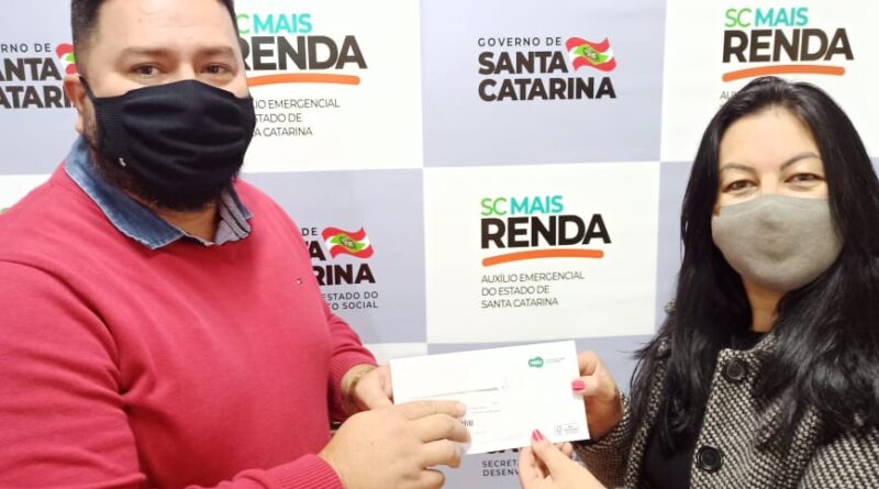 O município de Cerro Negro recebeu cinco cartões, os quais foram entregues pelo secreta´rio de Estado de Desenvolvimento Social, Claudinei Marques.