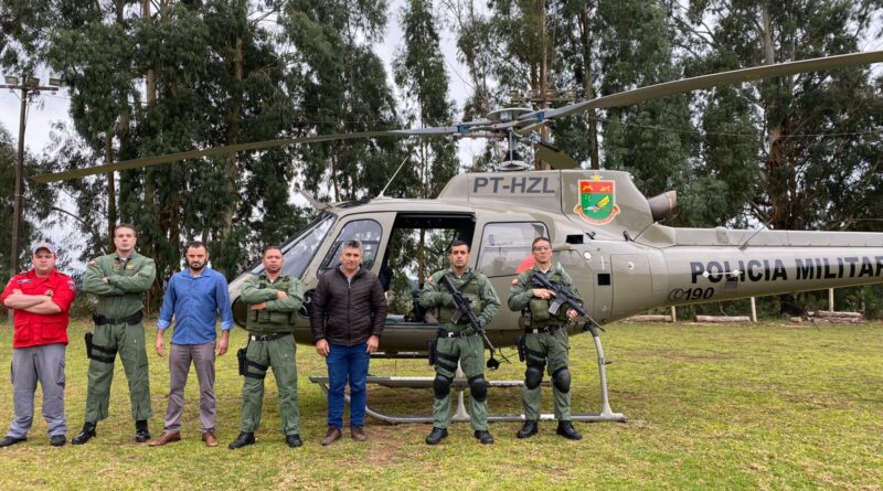 Guarnição da 5º Base de Aviação da Polícia Militar de Santa Catarina visitam o município de Cerro Negro a bordo da aeronave Águia 04