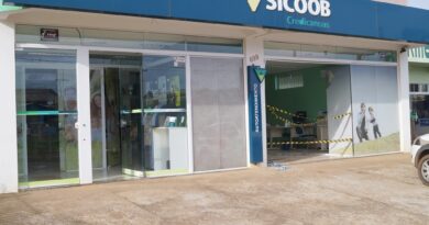 Ladrões levam cofre da agência do Sicoob em dia de pagamento