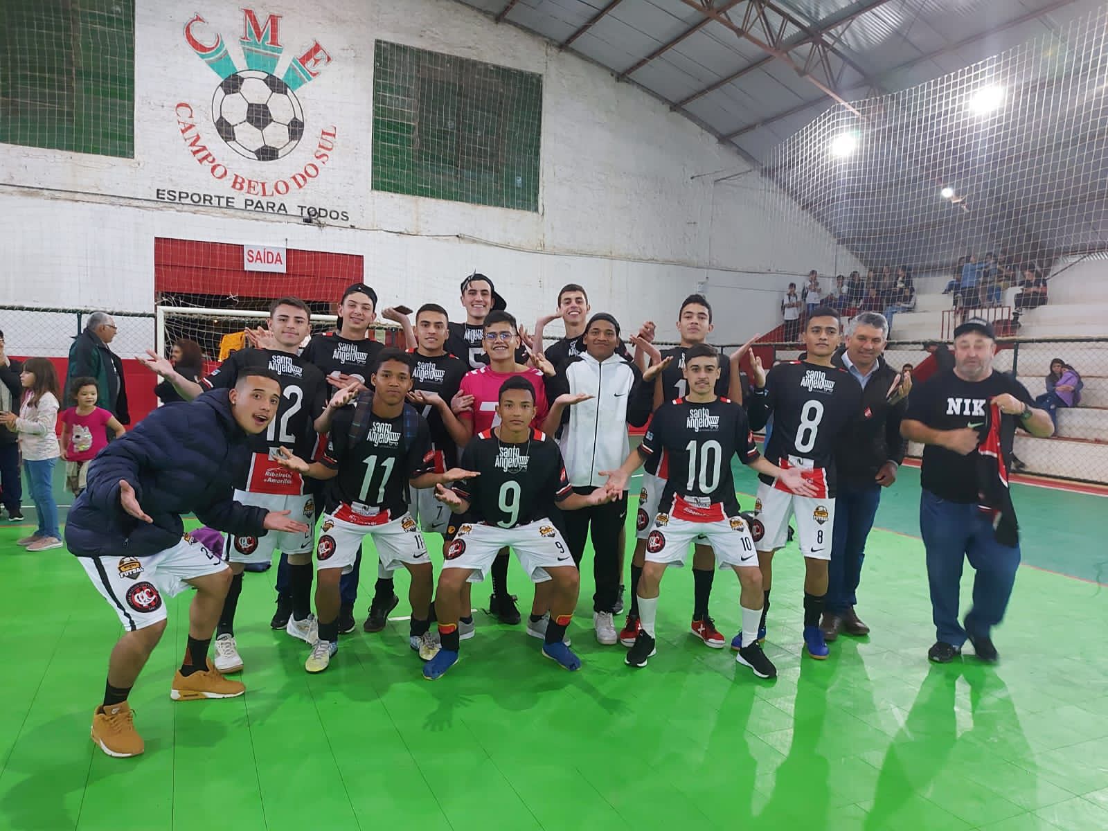 Equipe Cerro Futsal vence campeonato intermunicipal de Campo Belo do Sul
