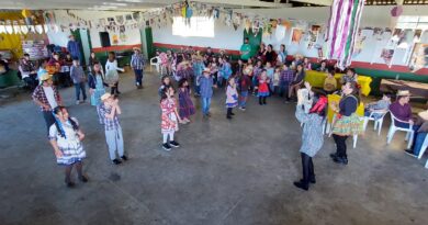 Cras Lúcia Aparecida Mocelin e equipe da Secretaria de Assistência Social participaram de Arraiá em Campo Belo do Sul