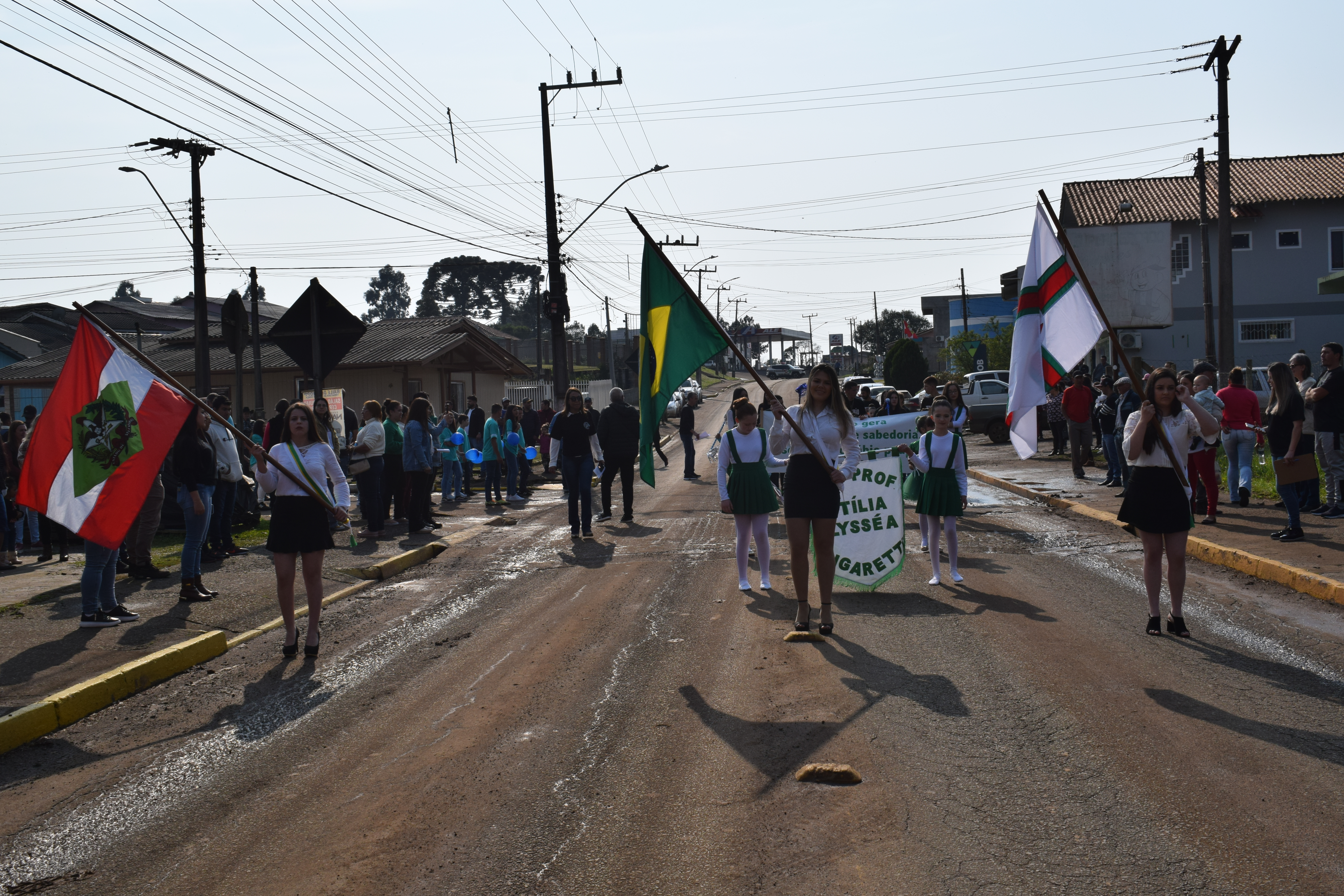 Honra e patriotismo marcam o desfile cívico do município de Cerro Negro